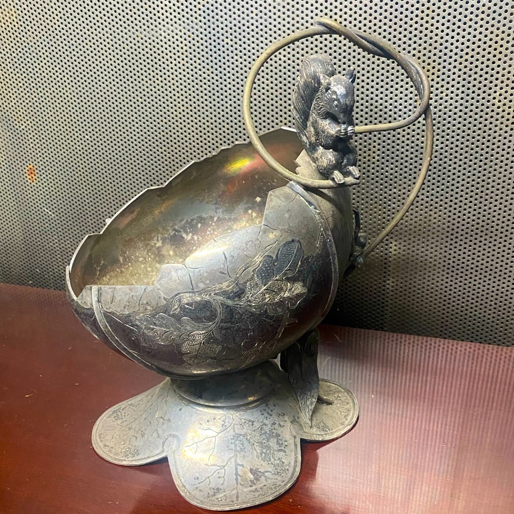 Antique Aesthetic Wilcox Figural Squirrel Silverplate Nut Bowl